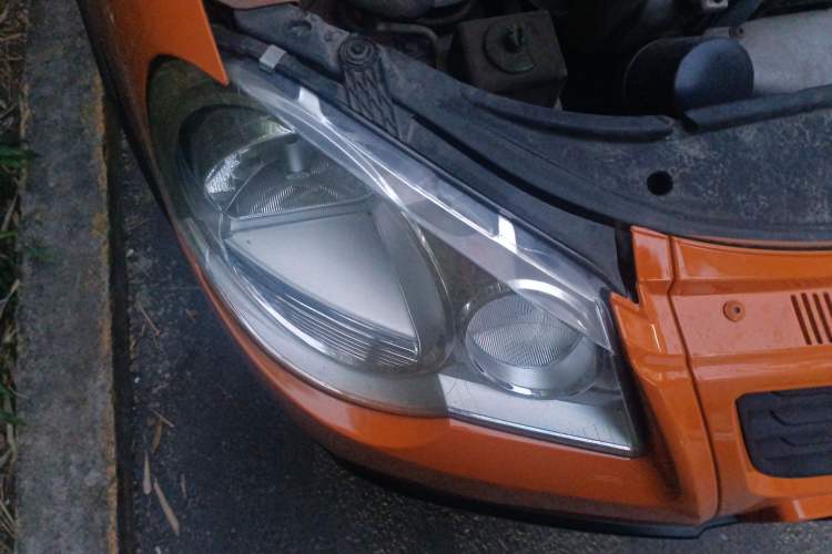 Used Volkswagen Polo 2007 1.6L Cross Polo Automatic Right Front Headlight