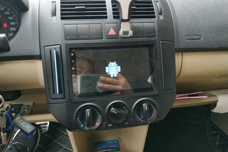 Used Volkswagen Polo 2007 1.6L Cross Polo Automatic Audio And AC Panel