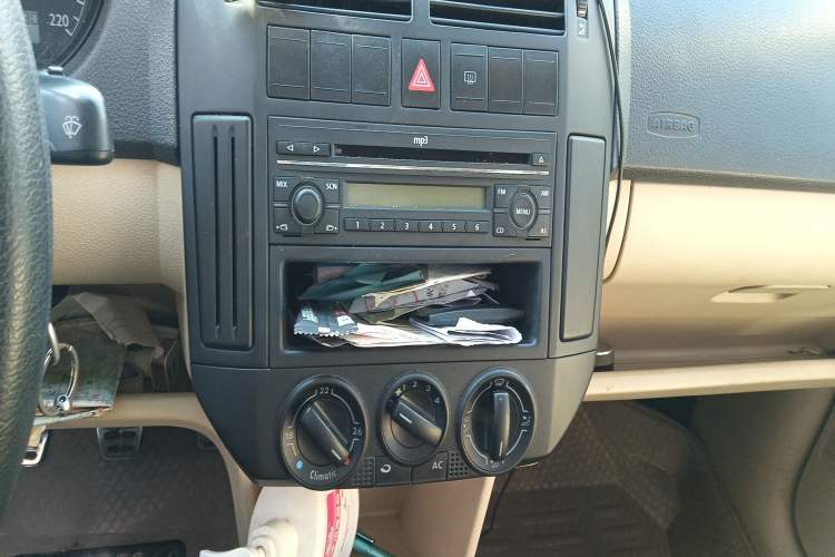 Used Volkswagen Polo 2007 1.6L Cross Polo MT Audio And AC Panel