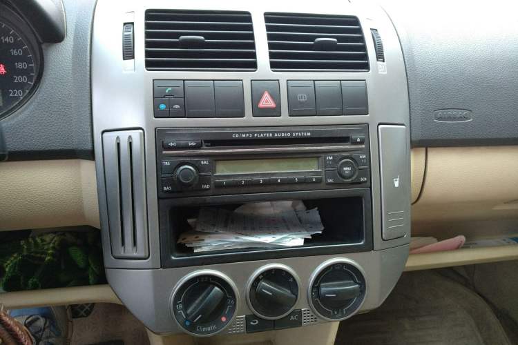 Used Volkswagen Polo 2007 Jingqing 1.6L Automatic Fashion Edition Audio And AC Panel