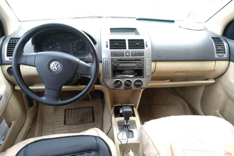 Used Volkswagen Polo 2007 Jingqing 1.6L Automatic Fashion Edition Center Console