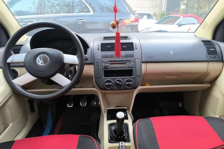 Used Volkswagen Polo 2007 1.6L Cross Polo MT Center Console