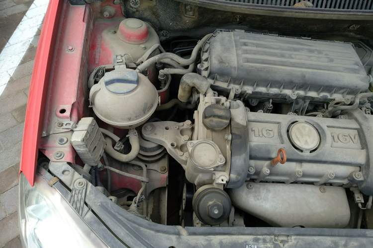Used Volkswagen Polo 2007 Jingqing 1.6L Automatic Fashion Edition Engine Bay Left