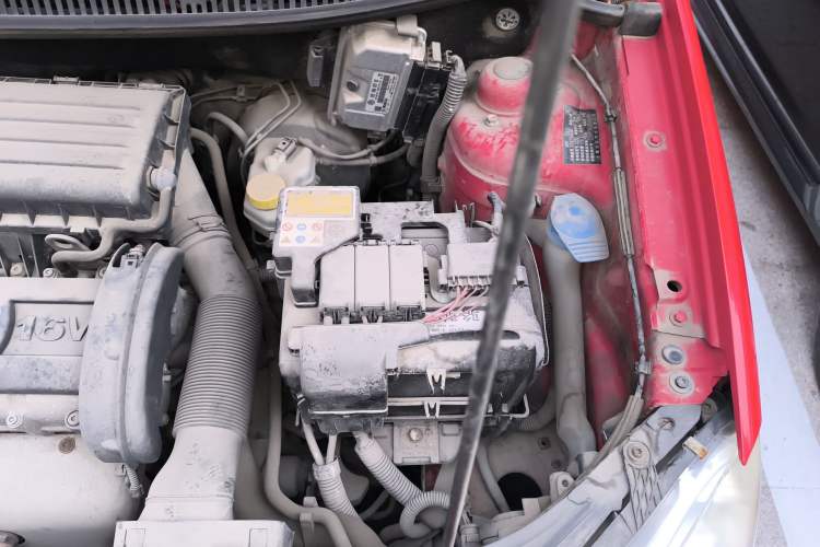 Used Volkswagen Polo 2007 1.6L Cross Polo MT Engine Bay Left