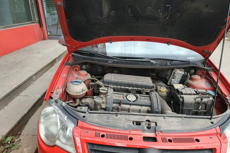 Used Volkswagen Polo 2007 1.6L Cross Polo Automatic Engine Bay Right
