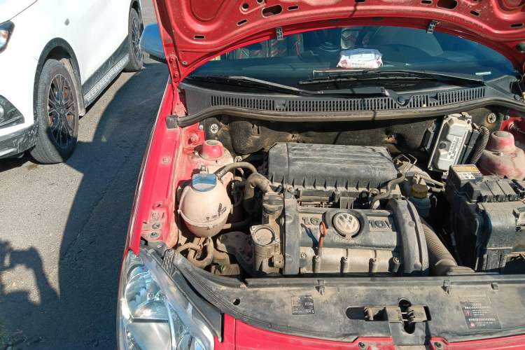 Used Volkswagen Polo 2007 1.6L Cross Polo MT Engine Bay Right