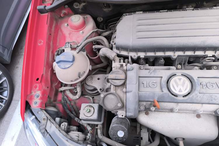 Used Volkswagen Polo 2007 1.6L Cross Polo MT Engine Bay Right