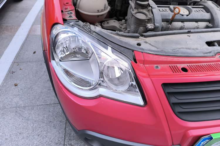 Used Volkswagen Polo 2007 1.6L Cross Polo MT Right Front Headlight
