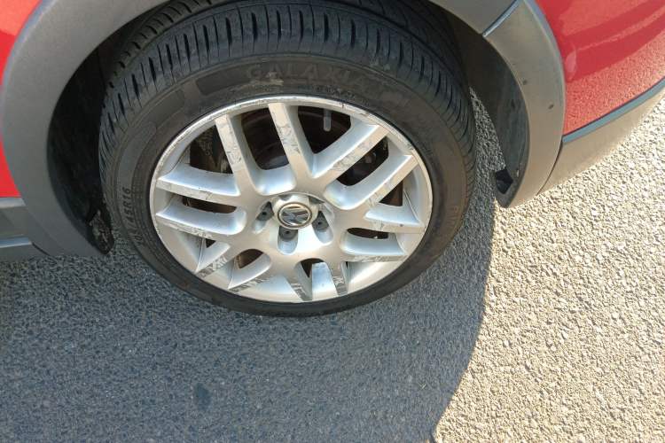 Used Volkswagen Polo 2007 1.6L Cross Polo MT Right Front Wheel Hub
