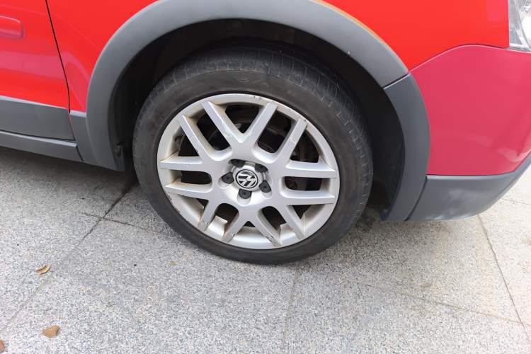 Used Volkswagen Polo 2007 1.6L Cross Polo MT Right Front Wheel Hub