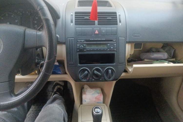 Used Volkswagen Polo 2007 Kica 1.4L Manual Fashion Edition Audio And AC Panel