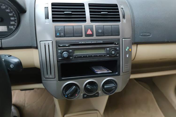 Used Volkswagen Polo 2007 Jingqing 1.6L Automatic Fashion Edition Audio And AC Panel