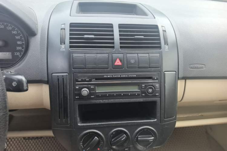 Used Volkswagen Polo 2007 Jingqing 1.4L Automatic Fashion Edition Audio And AC Panel