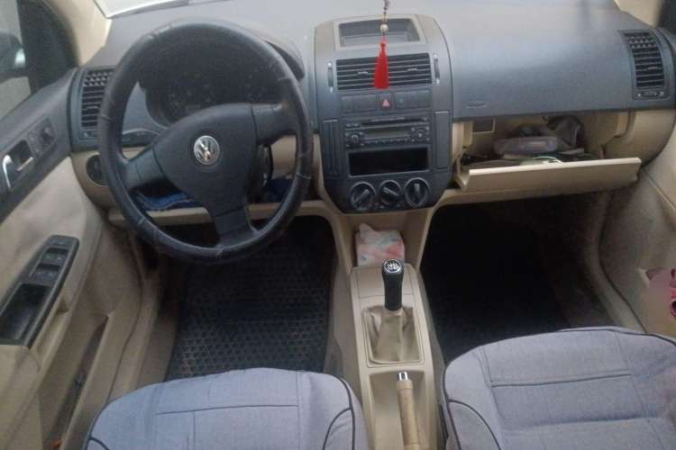 Used Volkswagen Polo 2007 Kica 1.4L Manual Fashion Edition Center Console