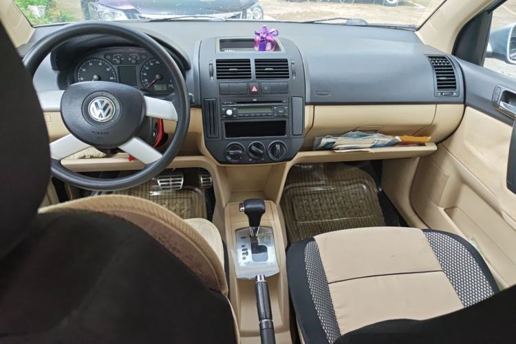 Used Volkswagen Polo 2007 1.6L Cross Polo Automatic Center Console