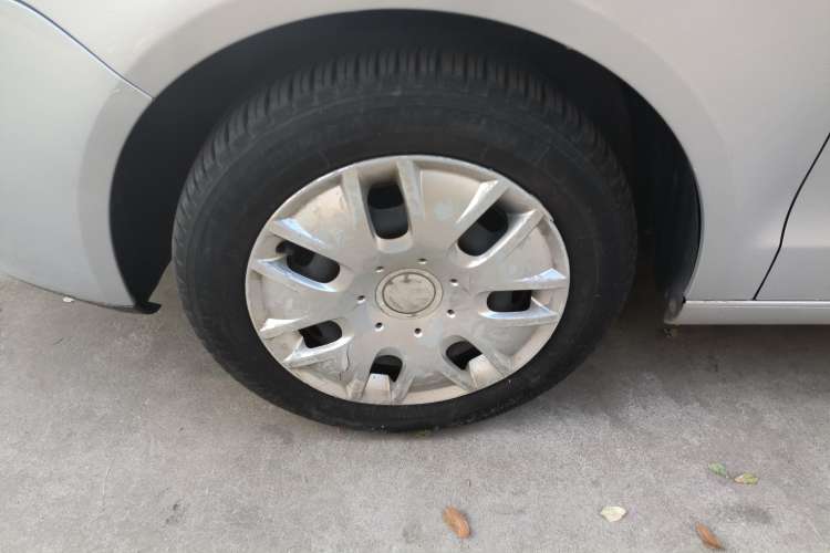 Used Volkswagen Polo 2007 Kica 1.4L Manual Fashion Edition Left Front Wheel Hub