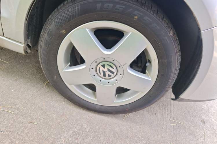 Used Volkswagen Polo 2007 Jingqing 1.6L Automatic Fashion Edition Right Front Wheel Hub