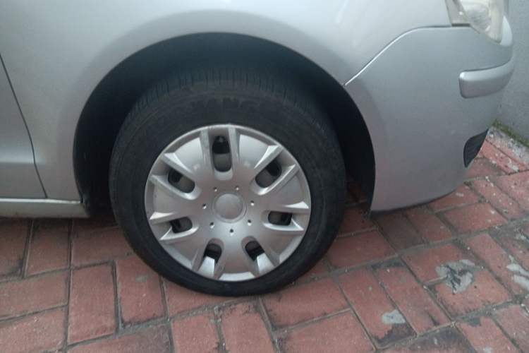Used Volkswagen Polo 2007 Kica 1.4L Manual Fashion Edition Right Front Wheel Hub