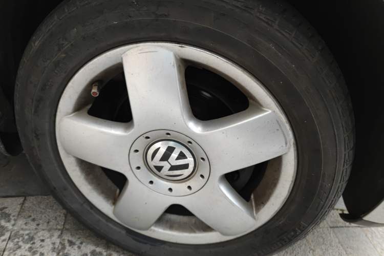 Used Volkswagen Polo 2007 Jingqing 1.6L Automatic Fashion Edition Right Front Wheel Hub