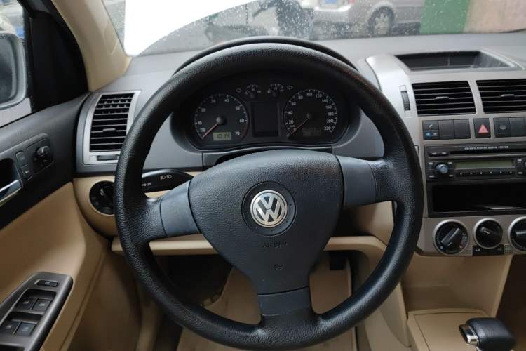 Used Volkswagen Polo 2007 Jingqing 1.6L Automatic Fashion Edition Steering Wheel