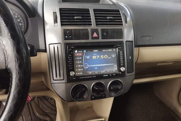 Used Volkswagen Polo 2007 Jingqing 1.4L Manual Fashion Edition Audio And AC Panel