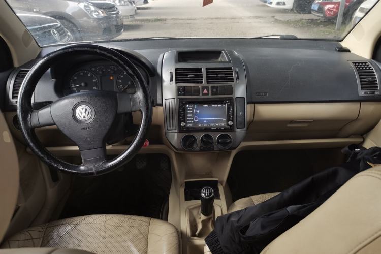 Used Volkswagen Polo 2007 Jingqing 1.4L Manual Fashion Edition Center Console