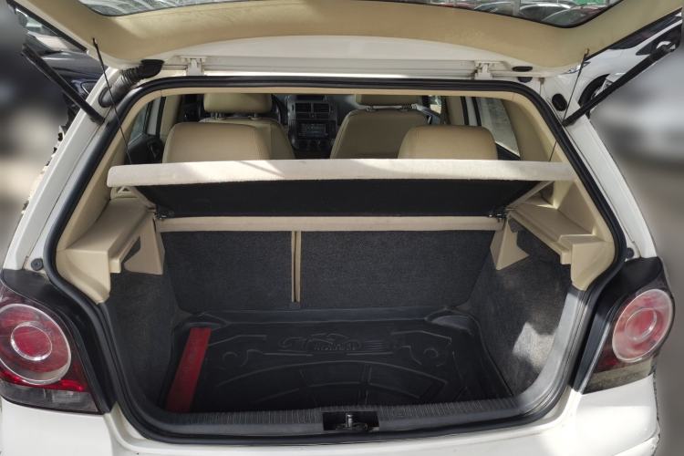 Used Volkswagen Polo 2007 Jingqing 1.4L Manual Fashion Edition Trunk