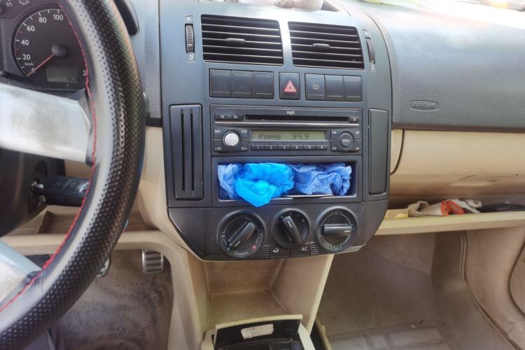 Used Volkswagen Polo 2007 1.6L Cross Polo MT Center Console