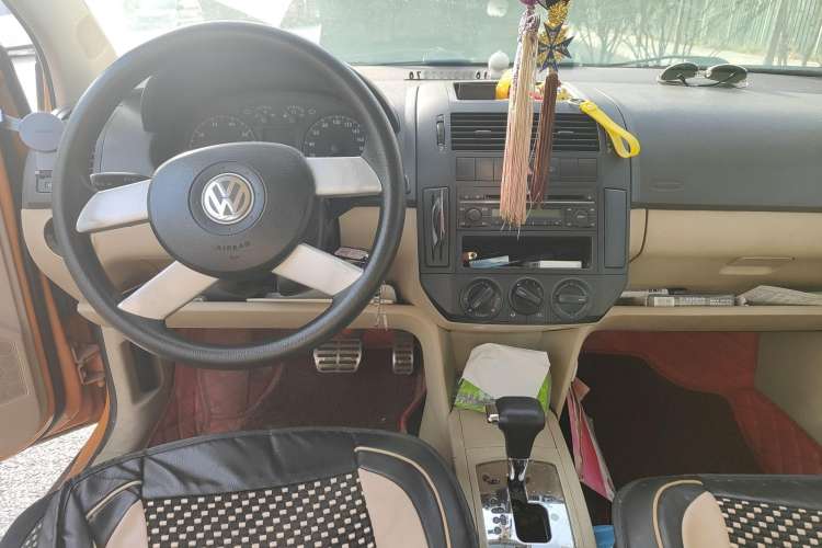Used Volkswagen Polo 2007 1.6L Cross Polo Automatic Center Console