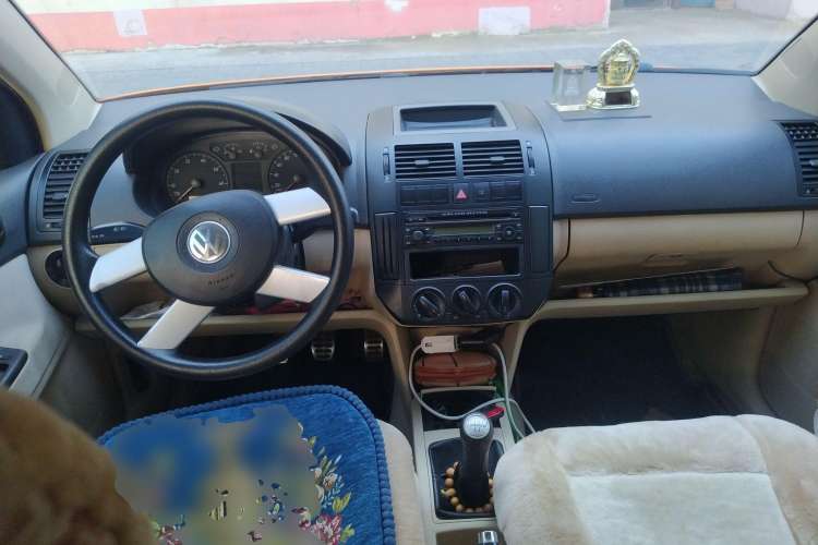 Used Volkswagen Polo 2007 1.6L Cross Polo MT Center Console