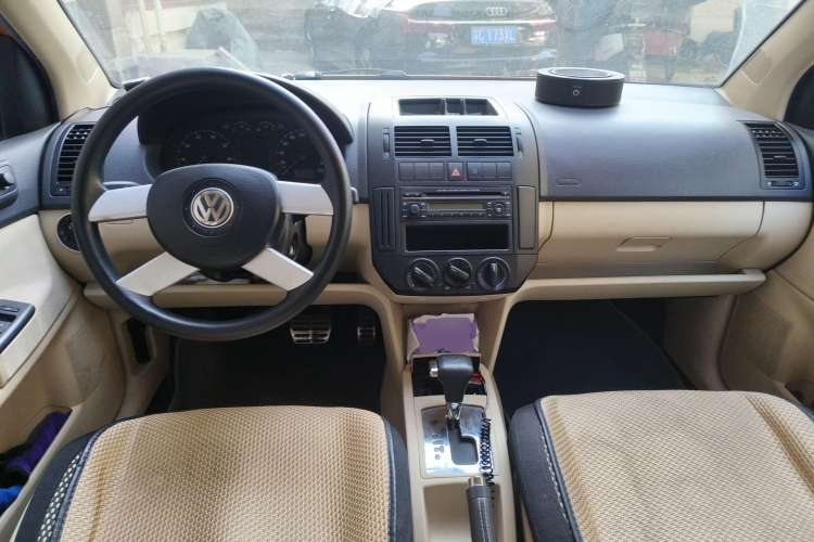Used Volkswagen Polo 2007 1.6L Cross Polo Automatic Center Console