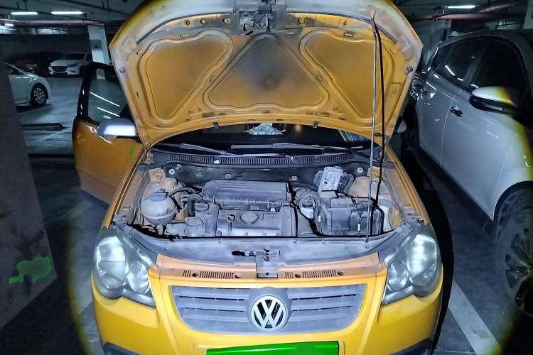 Used Volkswagen Polo 2007 1.6L Cross Polo Automatic Engine Bay