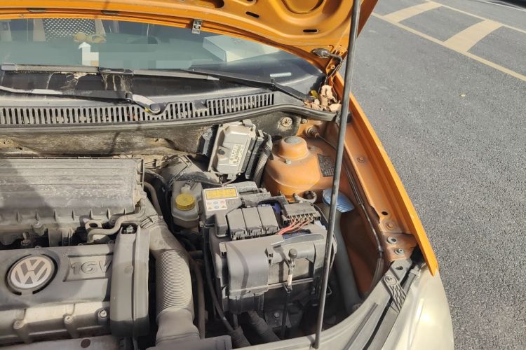 Used Volkswagen Polo 2007 1.6L Cross Polo Automatic Engine Bay Left