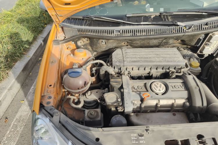 Used Volkswagen Polo 2007 1.6L Cross Polo Automatic Engine Bay Right
