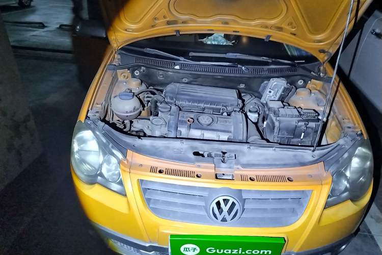 Used Volkswagen Polo 2007 1.6L Cross Polo Automatic Engine Bay Right