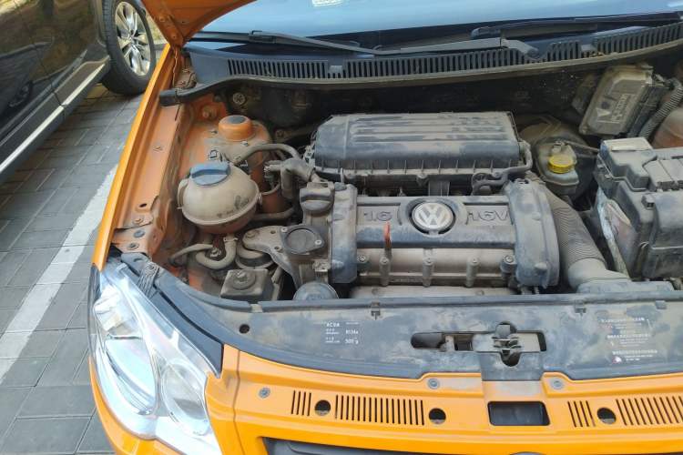 Used Volkswagen Polo 2007 1.6L Cross Polo MT Engine Bay Right