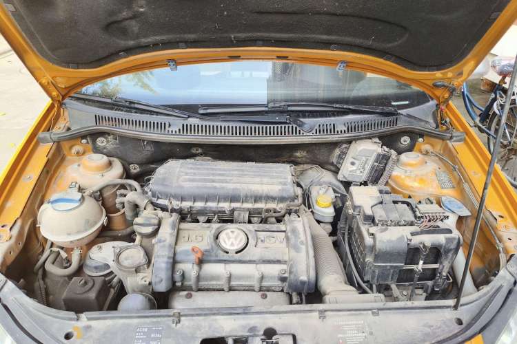 Used Volkswagen Polo 2007 1.6L Cross Polo Automatic Engine Bay