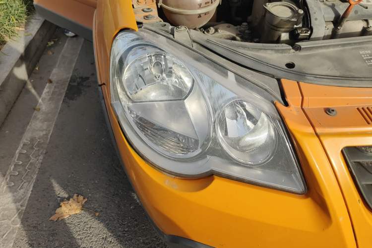 Used Volkswagen Polo 2007 1.6L Cross Polo Automatic Right Front Headlight