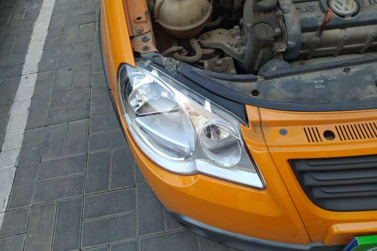 Used Volkswagen Polo 2007 1.6L Cross Polo MT Right Front Headlight