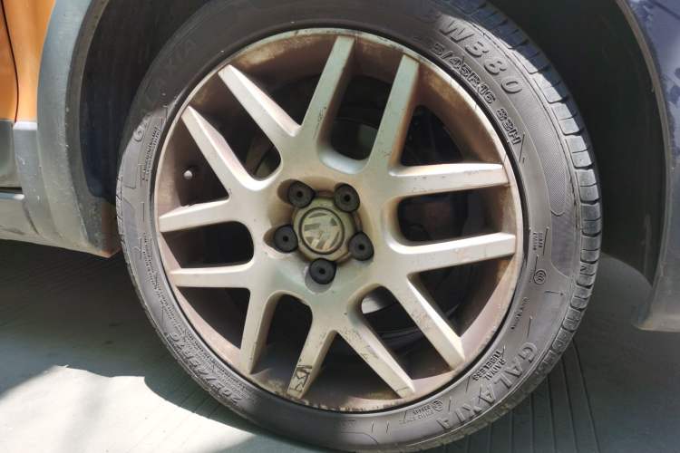 Used Volkswagen Polo 2007 1.6L Cross Polo MT Right Front Wheel Hub