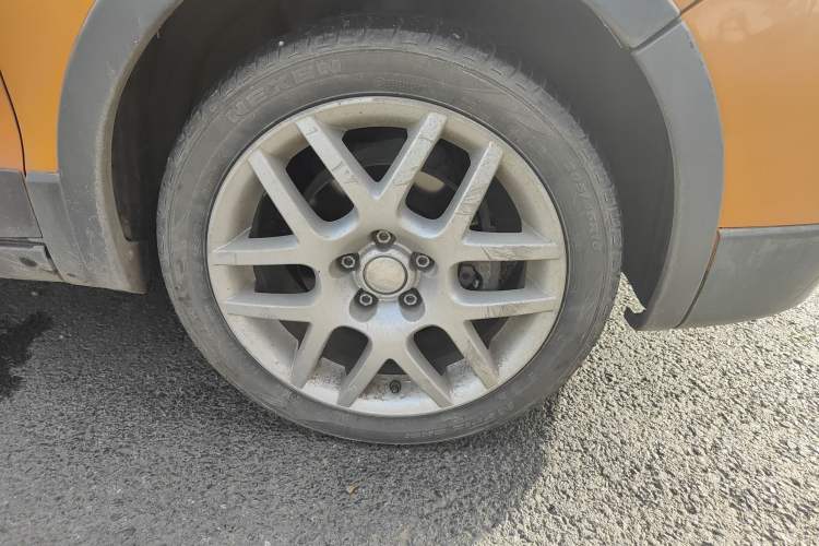 Used Volkswagen Polo 2007 1.6L Cross Polo Automatic Right Front Wheel Hub
