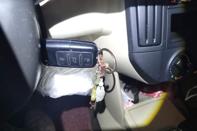 Used Volkswagen Polo 2007 1.6L Cross Polo Automatic Vehicle Key
