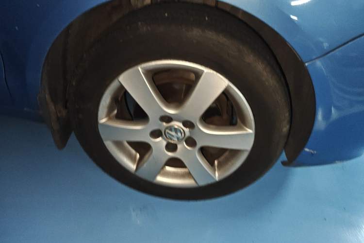 Used Volkswagen Polo 2008 Jingqu 1.4L Automatic Elegant Edition Right Front Wheel Hub