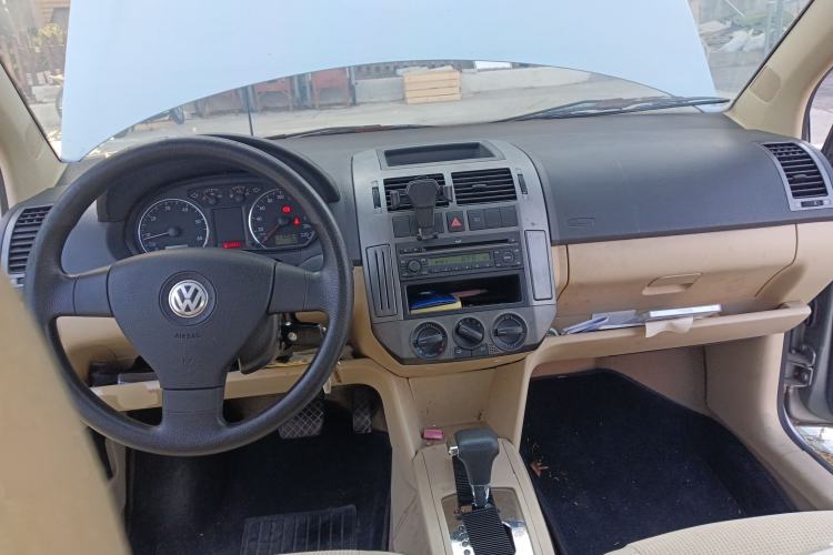 Used Volkswagen Polo 2008 Jingqu 1.4L Automatic Elegant Edition Center Console