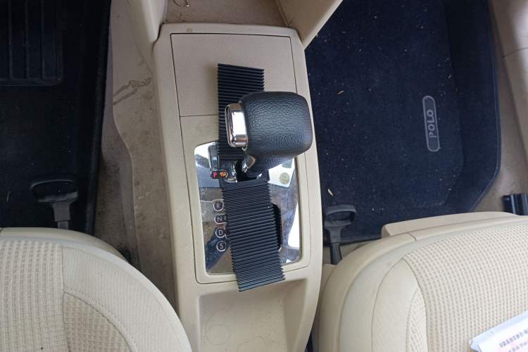 Used Volkswagen Polo 2008 Jingqu 1.4L Automatic Elegant Edition Gear Lever