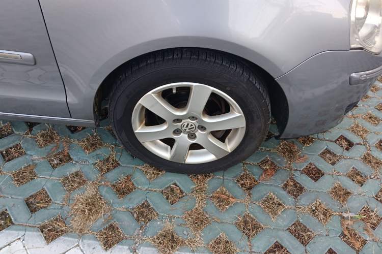 Used Volkswagen Polo 2008 Jingqu 1.4L Automatic Elegant Edition Right Front Wheel Hub