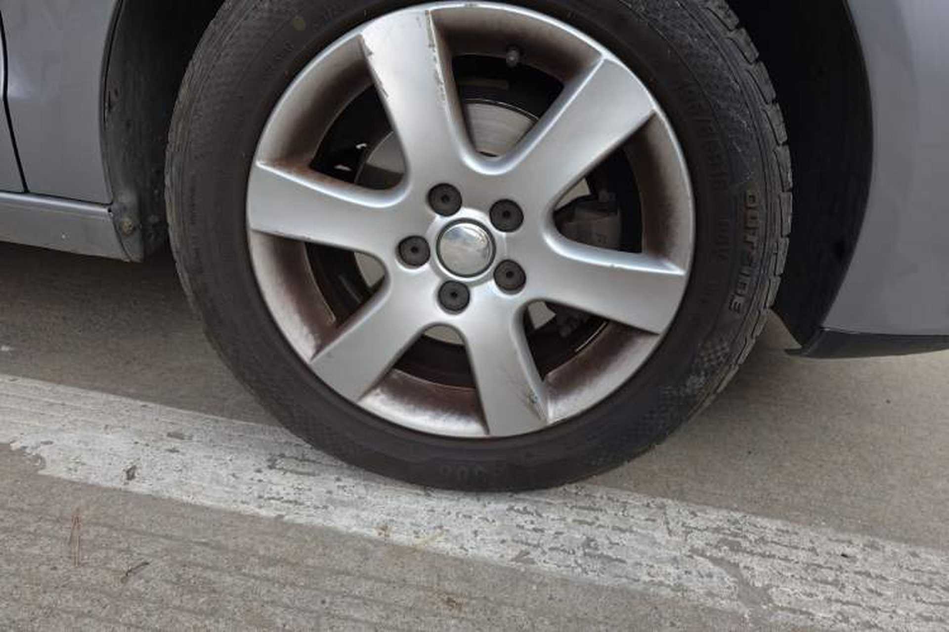 Used Volkswagen Polo 2008 Jingqu 1.4L Automatic Elegant Edition Right Front Wheel Hub