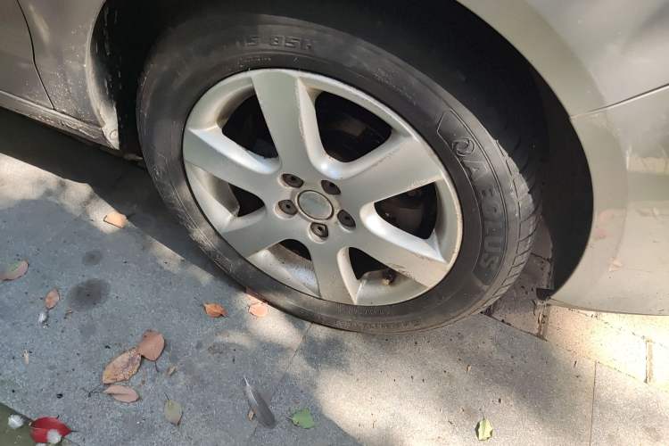Used Volkswagen Polo 2008 Jingqu 1.6L Manual Elegant Edition Right Front Wheel Hub