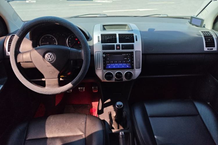Used Volkswagen Polo 2009 Sporty 1.6L Manual Model Center Console