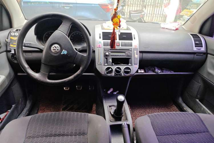 Used Volkswagen Polo 2009 Sporty 1.6L Manual Model Center Console